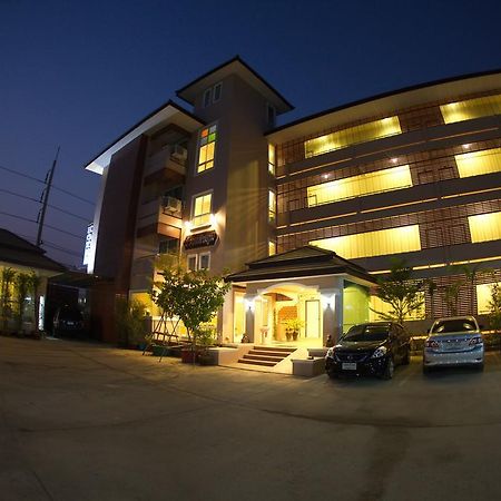 Baan Sanpoom Hotel Phitsanulok Bagian luar foto