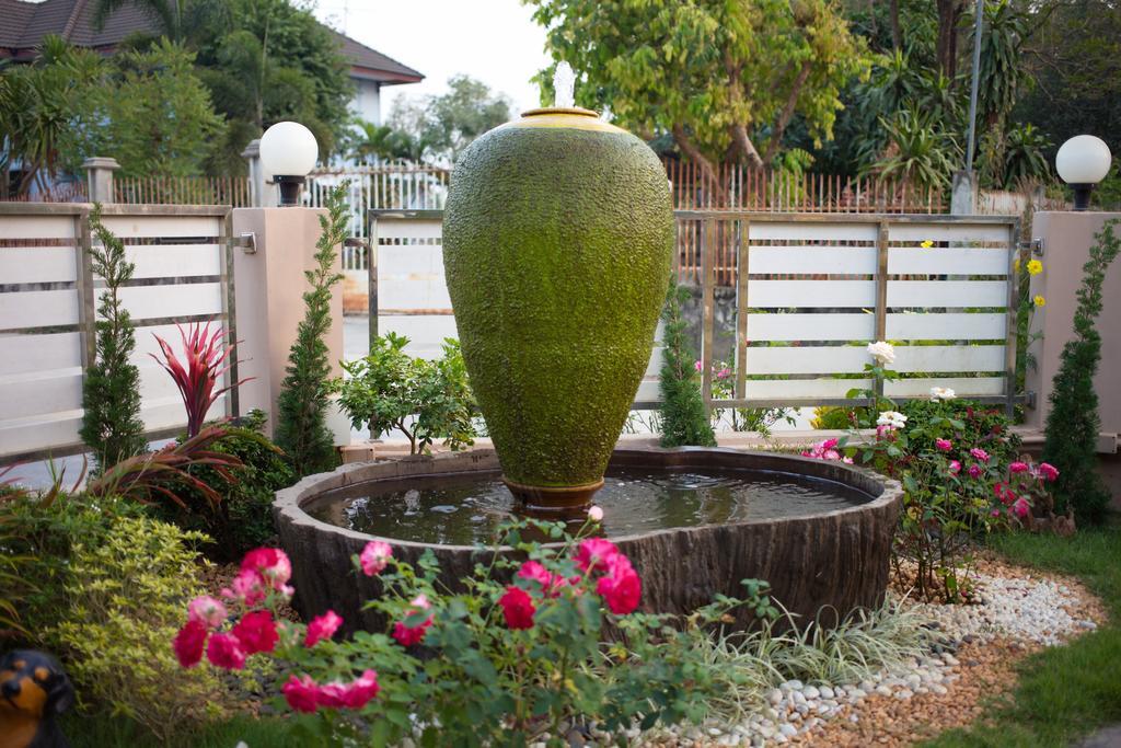 Baan Sanpoom Hotel Phitsanulok Bagian luar foto