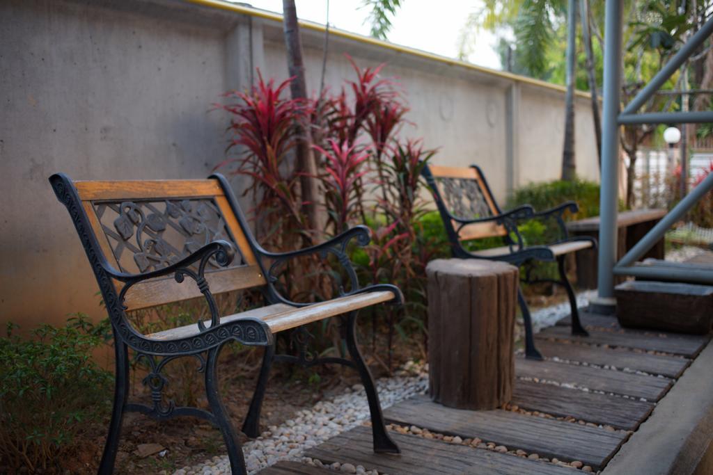 Baan Sanpoom Hotel Phitsanulok Bagian luar foto
