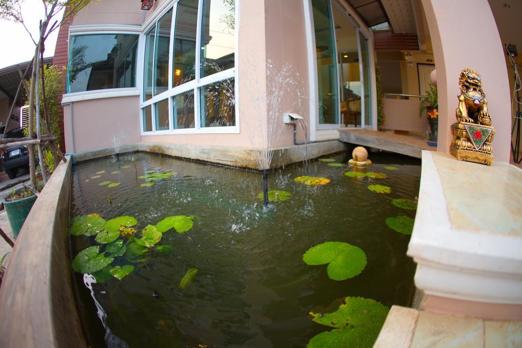 Baan Sanpoom Hotel Phitsanulok Bagian luar foto