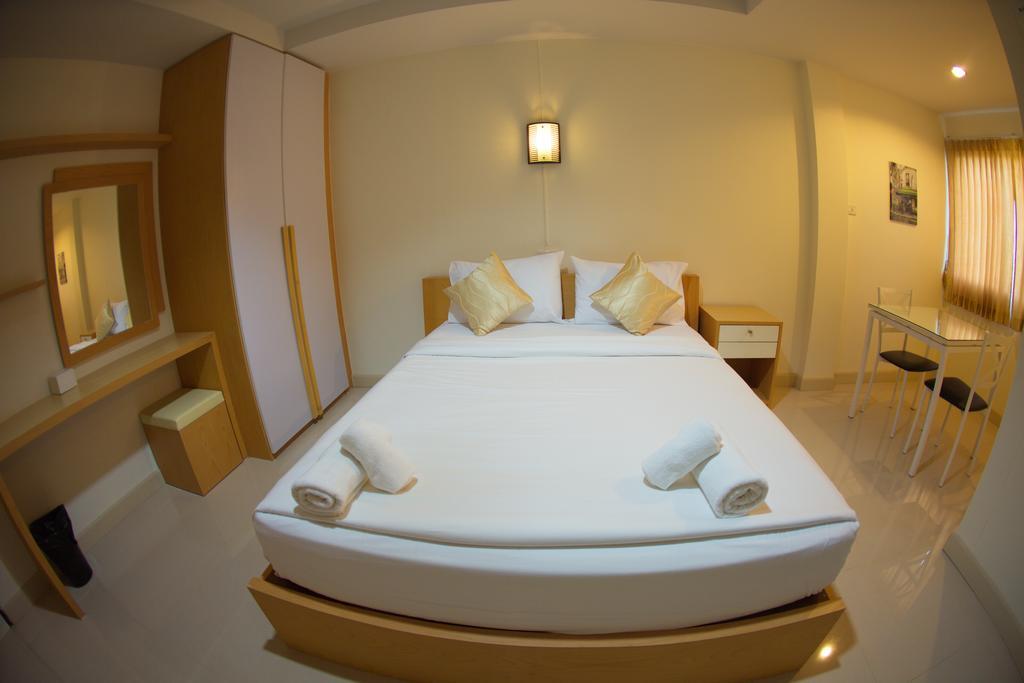 Baan Sanpoom Hotel Phitsanulok Bagian luar foto