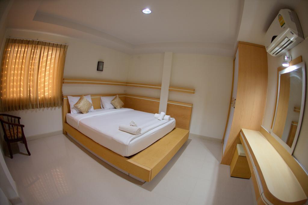 Baan Sanpoom Hotel Phitsanulok Bagian luar foto