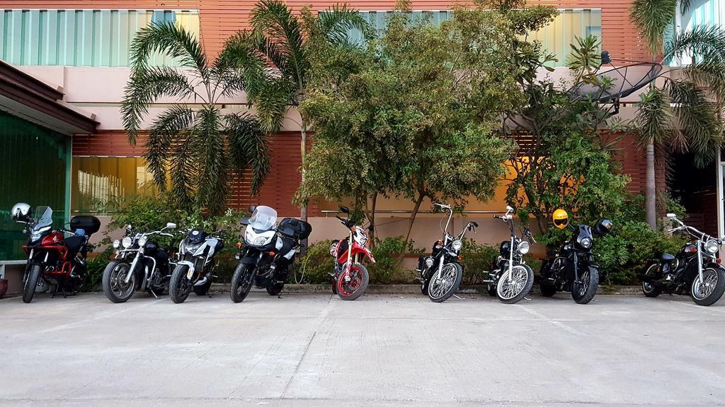 Baan Sanpoom Hotel Phitsanulok Bagian luar foto
